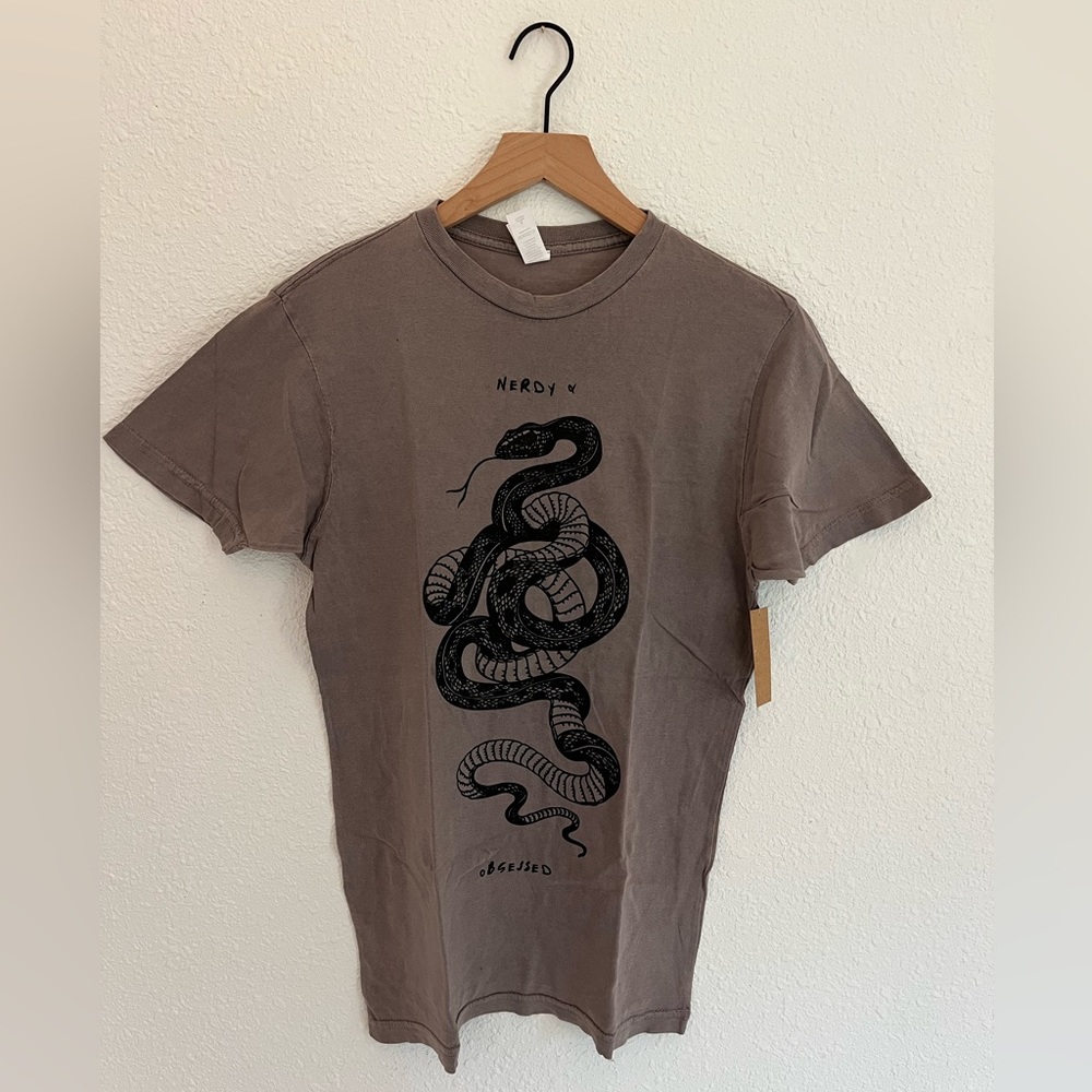 NWT | Vintage Wash Gray Graphic T-Shirt | Small